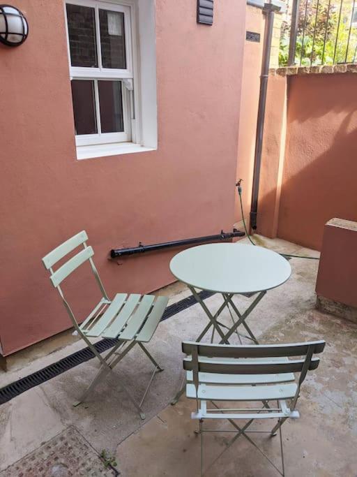 مارجيت Stylish And Colourful Flat Minutes From The Beach المظهر الخارجي الصورة