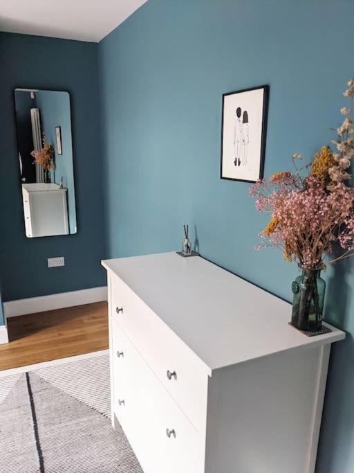 مارجيت Stylish And Colourful Flat Minutes From The Beach المظهر الخارجي الصورة
