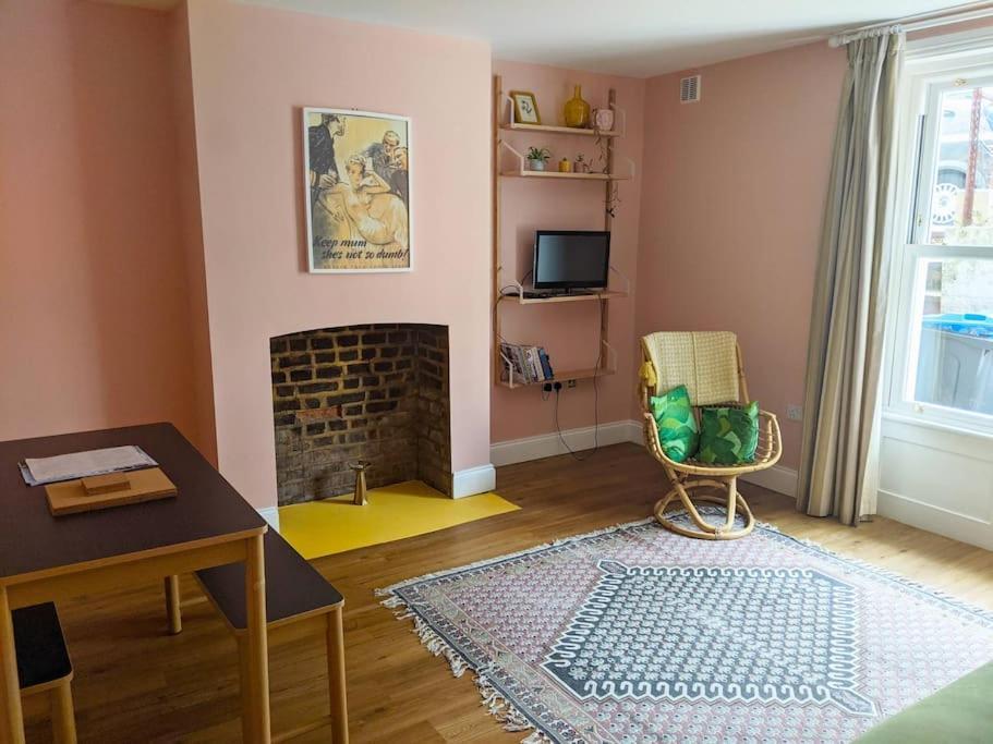 مارجيت Stylish And Colourful Flat Minutes From The Beach المظهر الخارجي الصورة